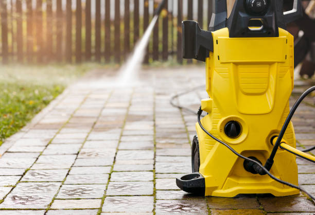 Best Pool Deck Cleaning  in Fannett, TX